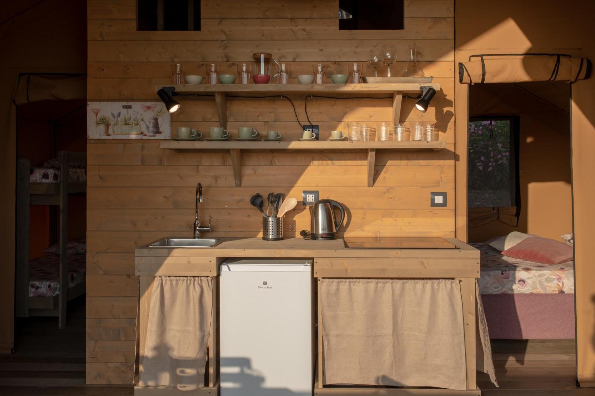 Отель Glamping Debbiare Рипарбелла Экстерьер фото